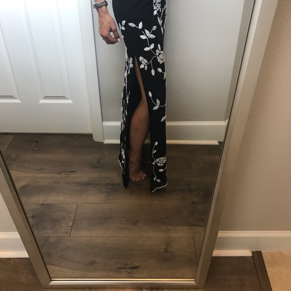 Stunning Gown - Picture 2 of 7
